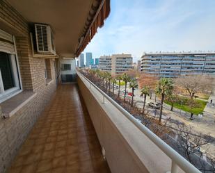 Exterior view of Flat for sale in  Barcelona Capital  with Terrace and Balcony