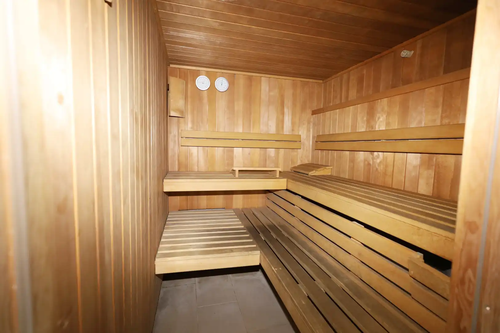 Schlafzimmer von Geschaftsraum zur Miete in Madrid mit Klimaanlage, Heizung und Möbliert