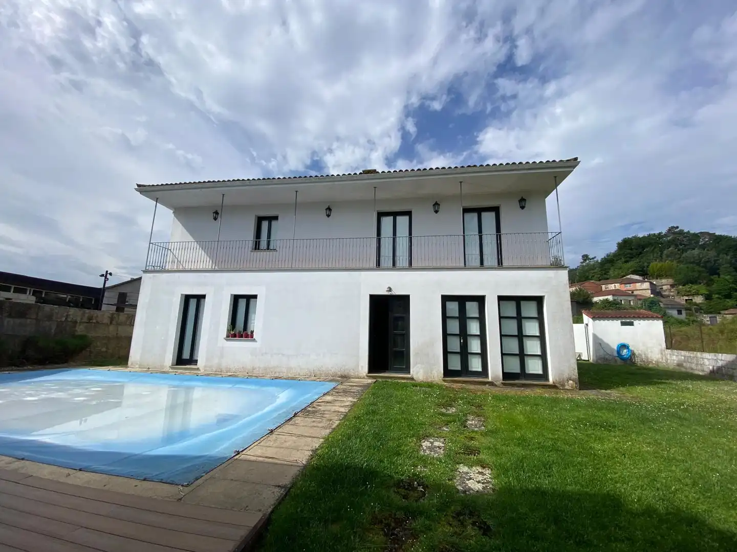 Vista exterior de Casa o chalet en venta en Leiro con Calefacción, Jardín privado y Parquet