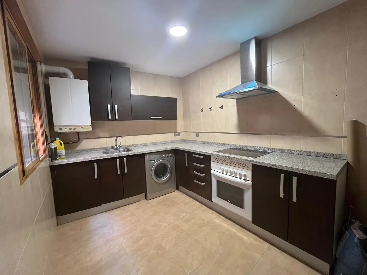 Cuina de Dúplex en venda en Velilla de San Antonio amb Aire condicionat, Calefacció i Forn