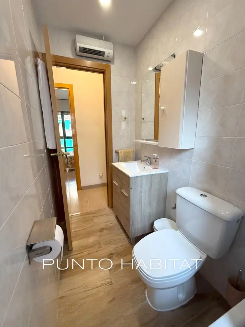 Bathroom of Flat for rent in Barcelona  with Air Conditioner, Heating and Parquet flooring