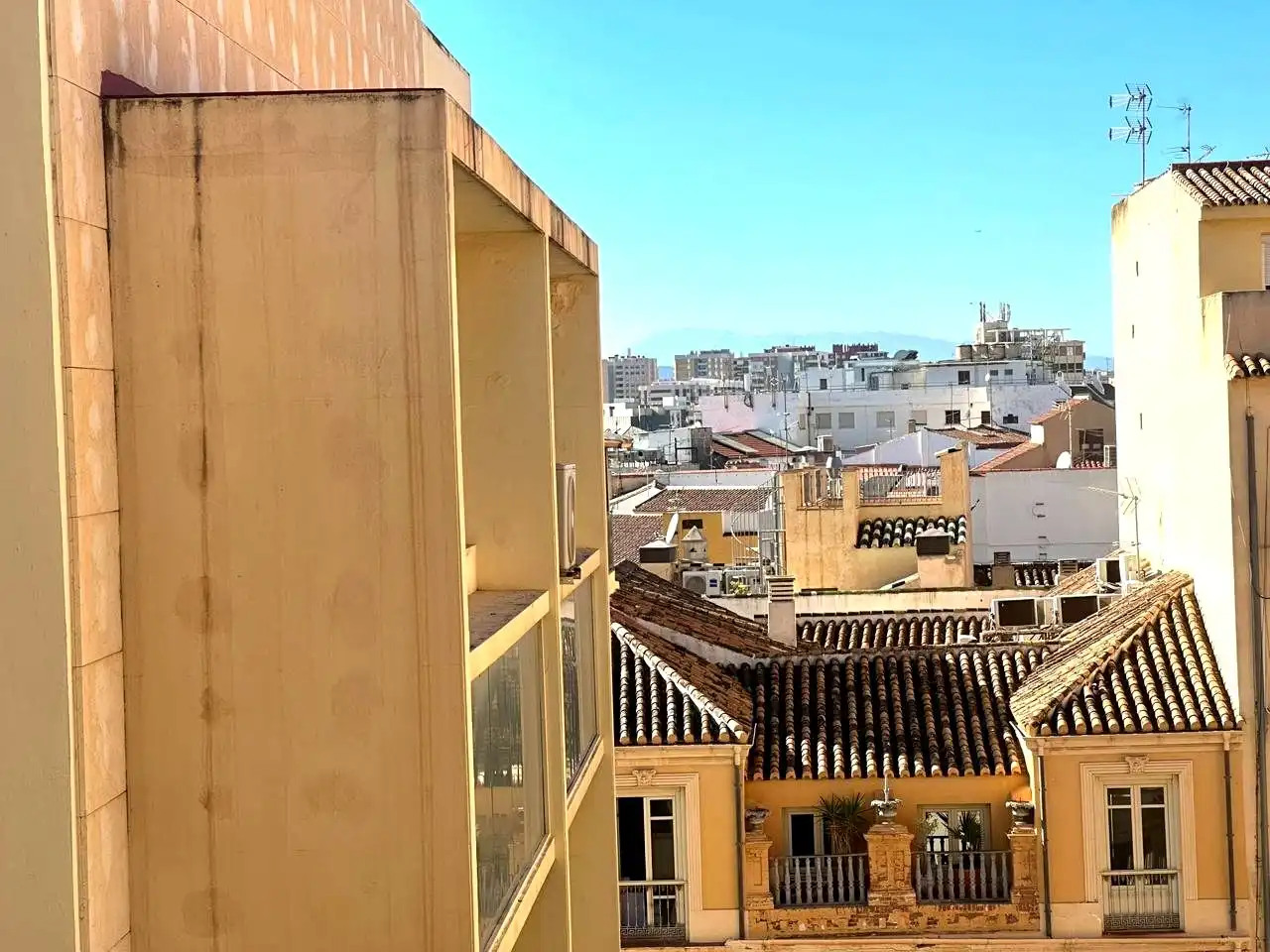 Vista exterior de Ático de alquiler en Málaga con Aire acondicionado, Calefacción y Parquet