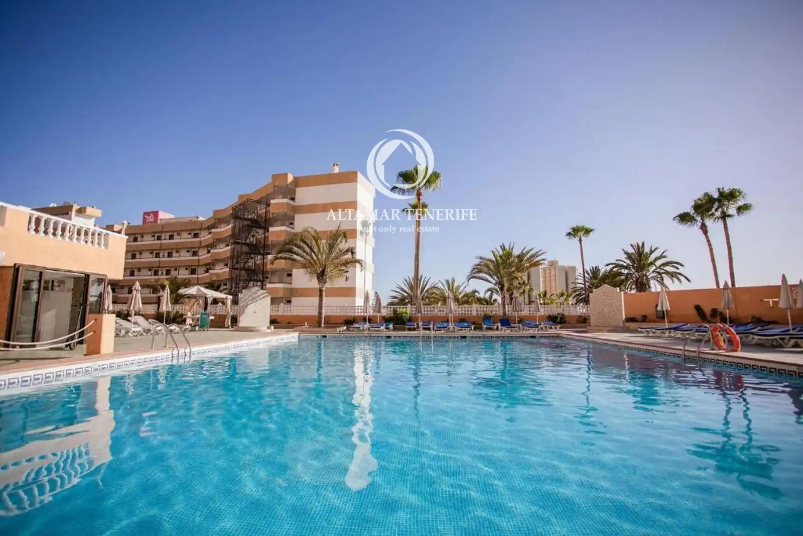 Apartamento con piscina en venta en Av. V Centenario