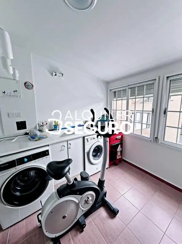Bedroom of Houses for rent in Madrid  with Heating, Terrace and Storage room