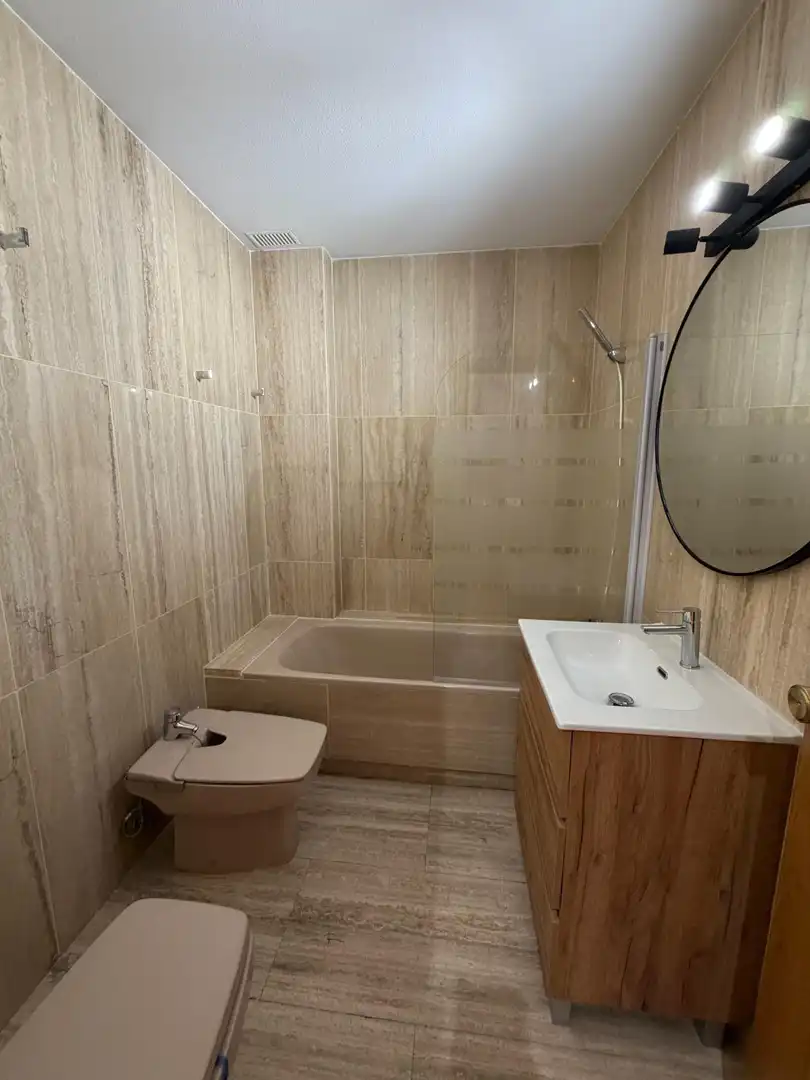 Badezimmer von Wohnung zur Miete in Madrid mit Klimaanlage, Heizung und Parkett