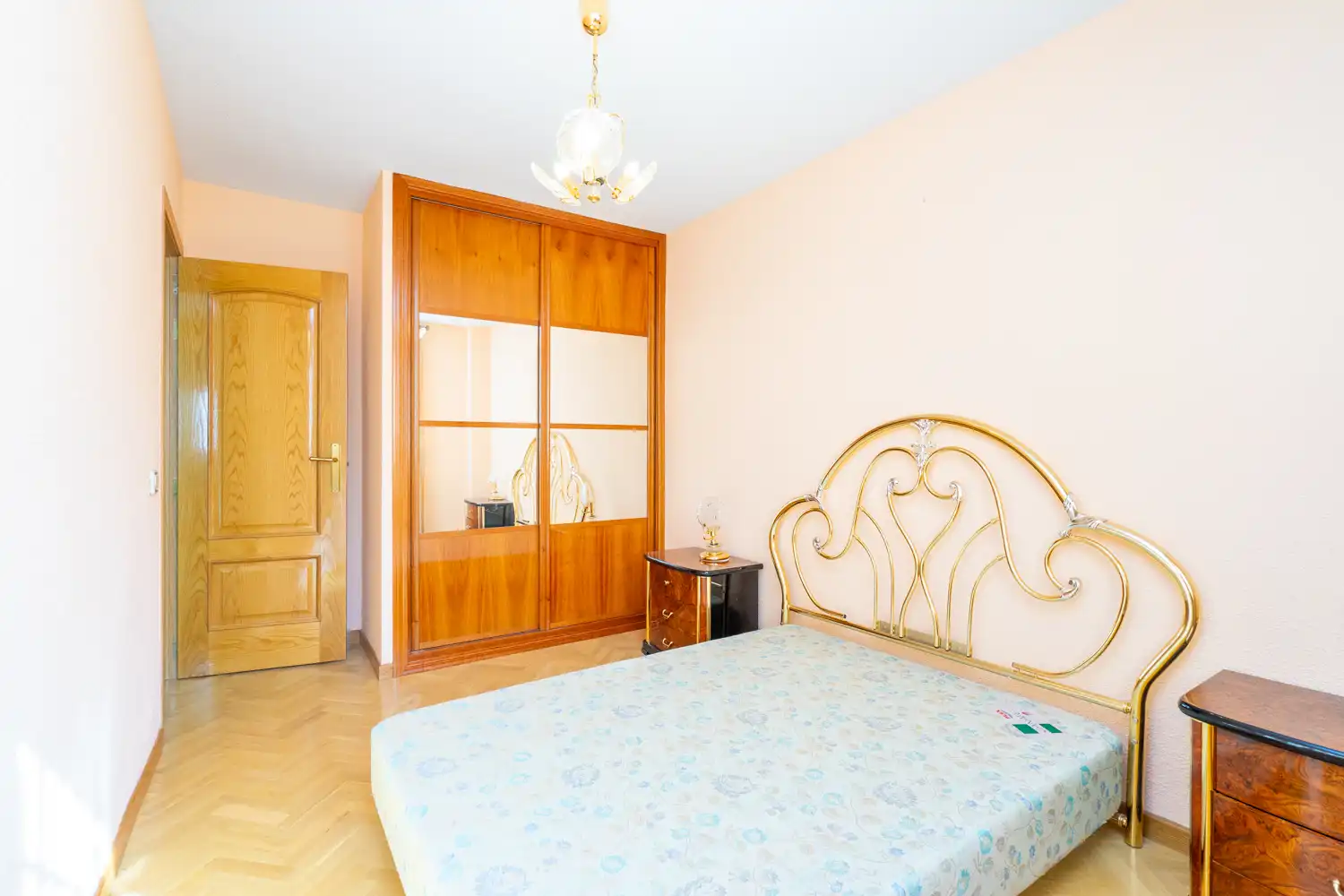 Habitación de Piso en venta en Móstoles con Calefacción, Terraza y Piscina comunitaria