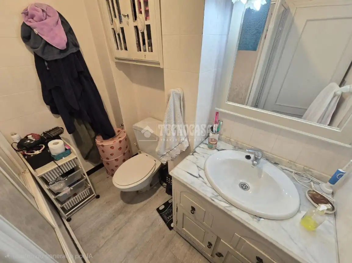 Bathroom of Flat for sale in Madrid  with Air Conditioner, Heating and Parquet flooring