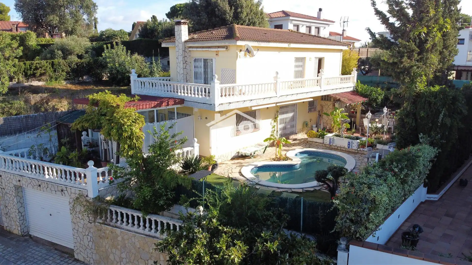 Vista exterior de Casa o xalet en venda en Arenys de Mar amb Calefacció, Terrassa i Piscina