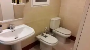 Bany de Planta baixa de lloguer en Fuengirola amb Aire condicionat