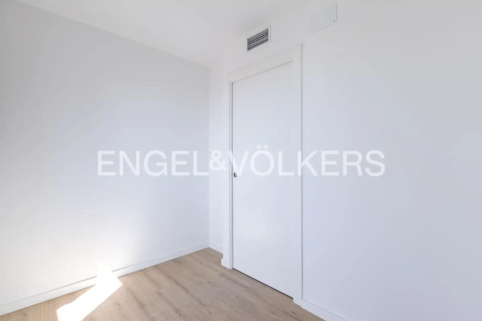 Flat for sale in Castelldefels  with Air Conditioner, Heating and Parquet flooring