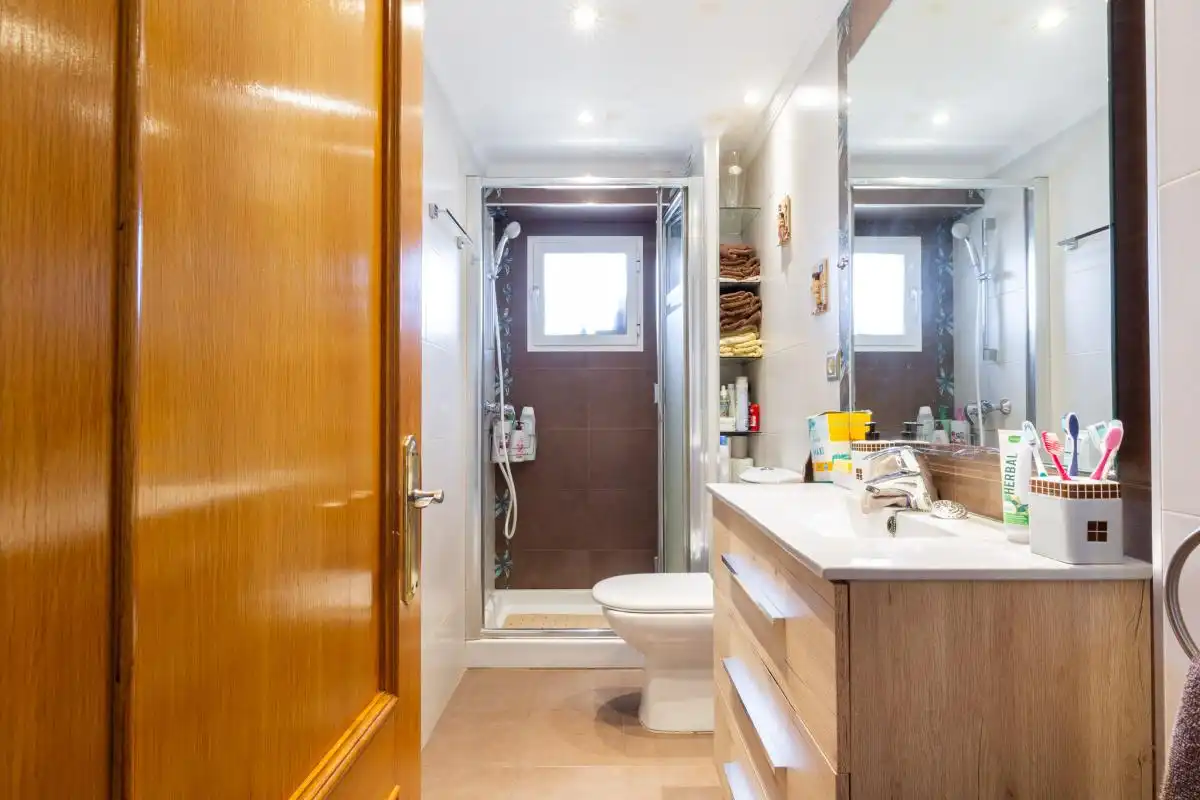 Baño de Piso en venta en Valencia con Calefacción y Amueblado