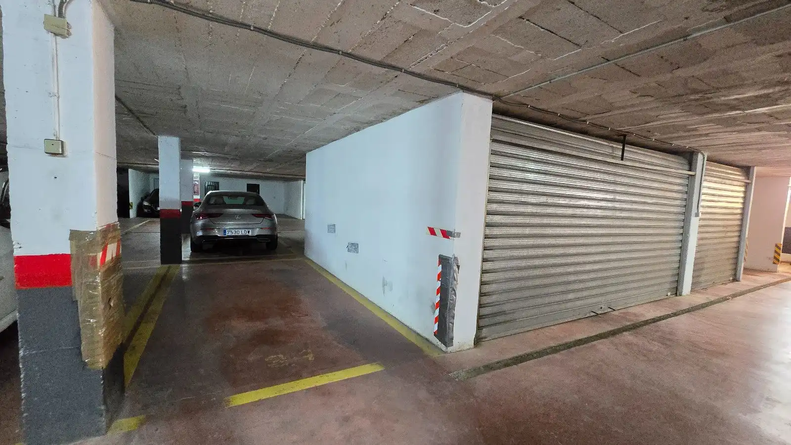 Parkplatz von Einfamilien-Reihenhaus zum Verkauf in Málaga mit Klimaanlage, Heizung und Schwimmbad