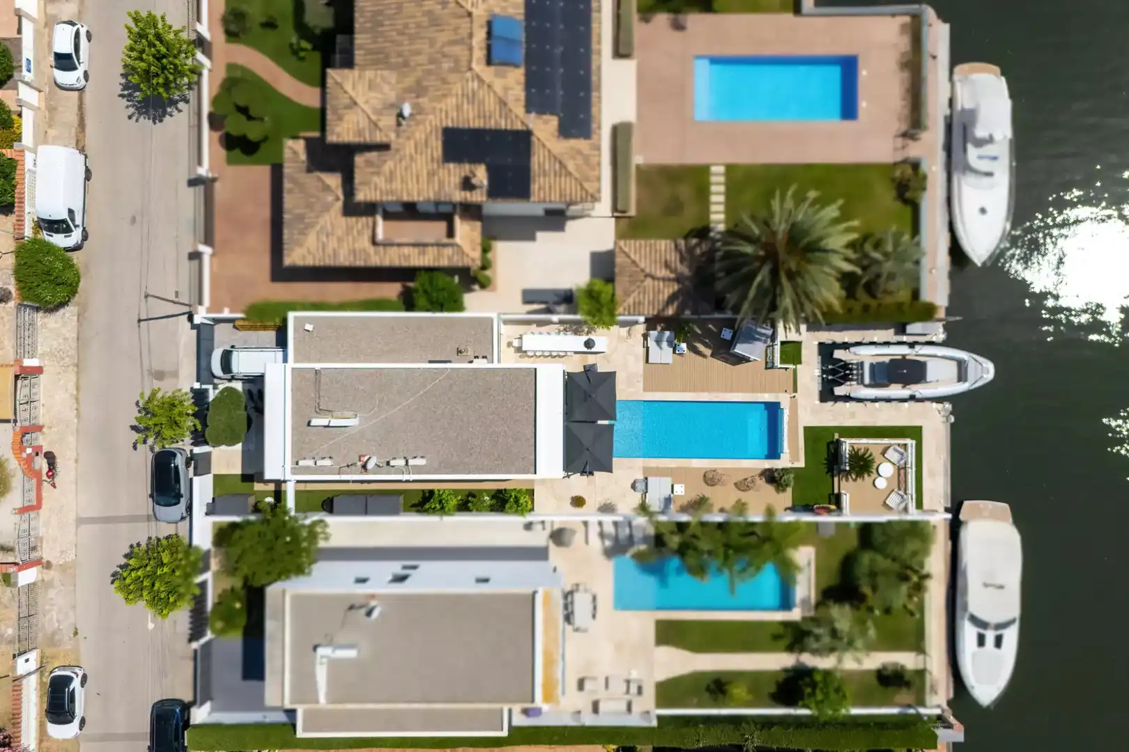 Vista exterior de Casa o xalet en venda en Empuriabrava amb Aire condicionat, Calefacció i Terrassa