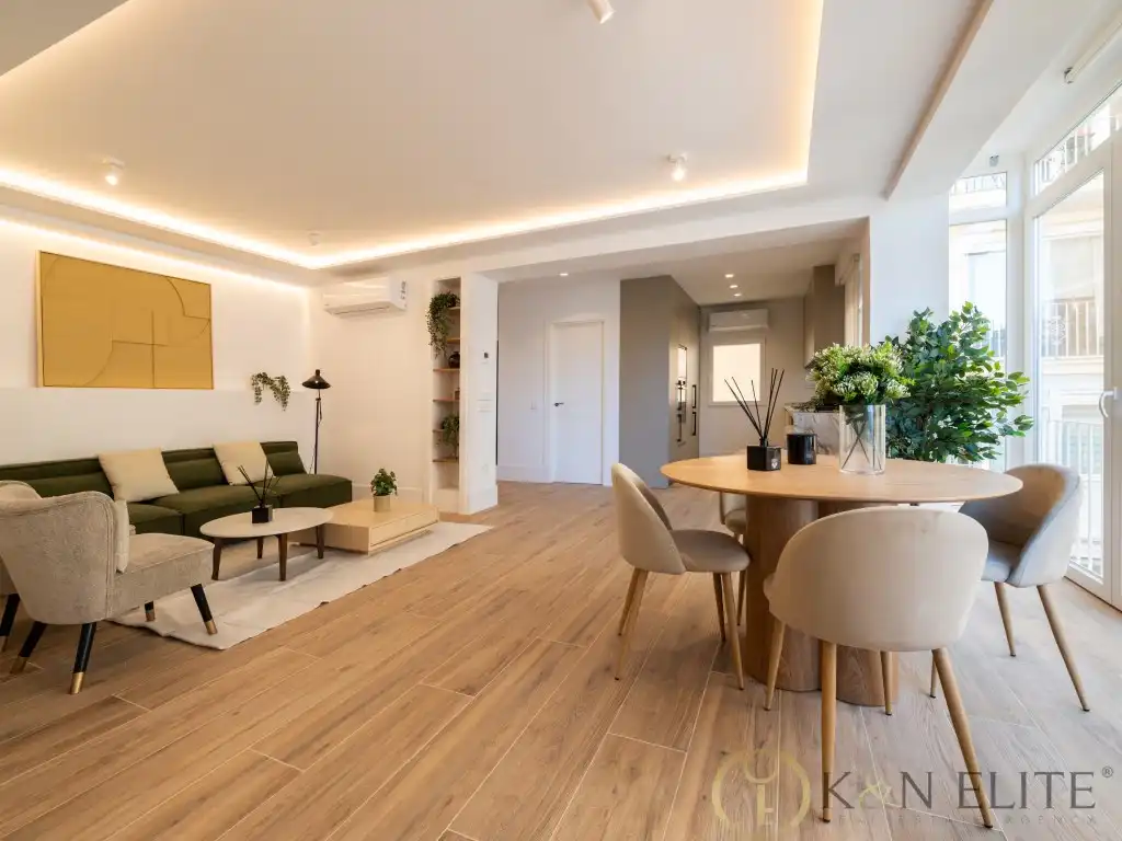 Sala d'estar de Pis en venda en  Madrid Capital amb Aire condicionat