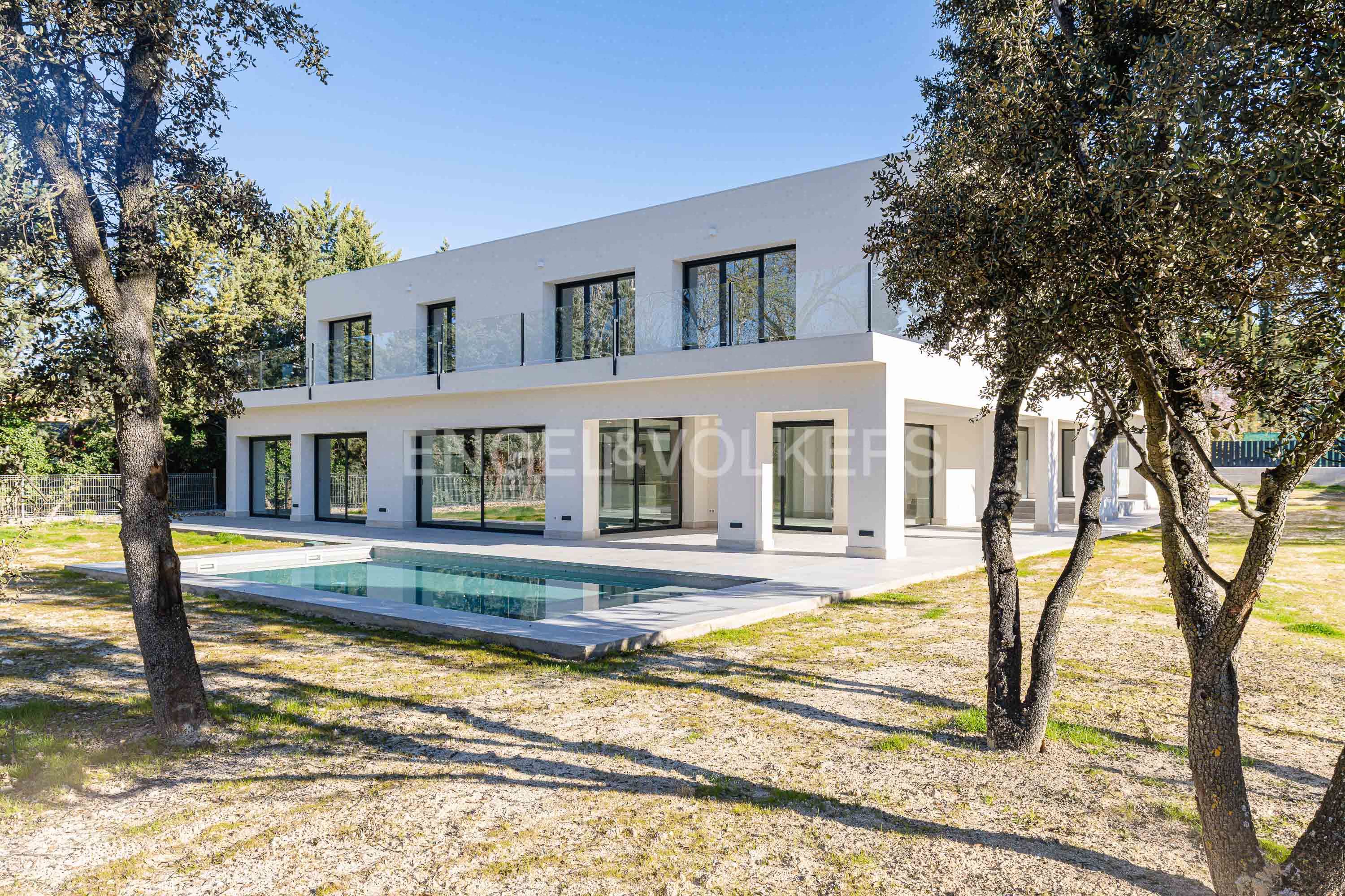 Exterior view of House or chalet for sale in Villanueva de la Cañada  with Air Conditioner, Heating and Private garden