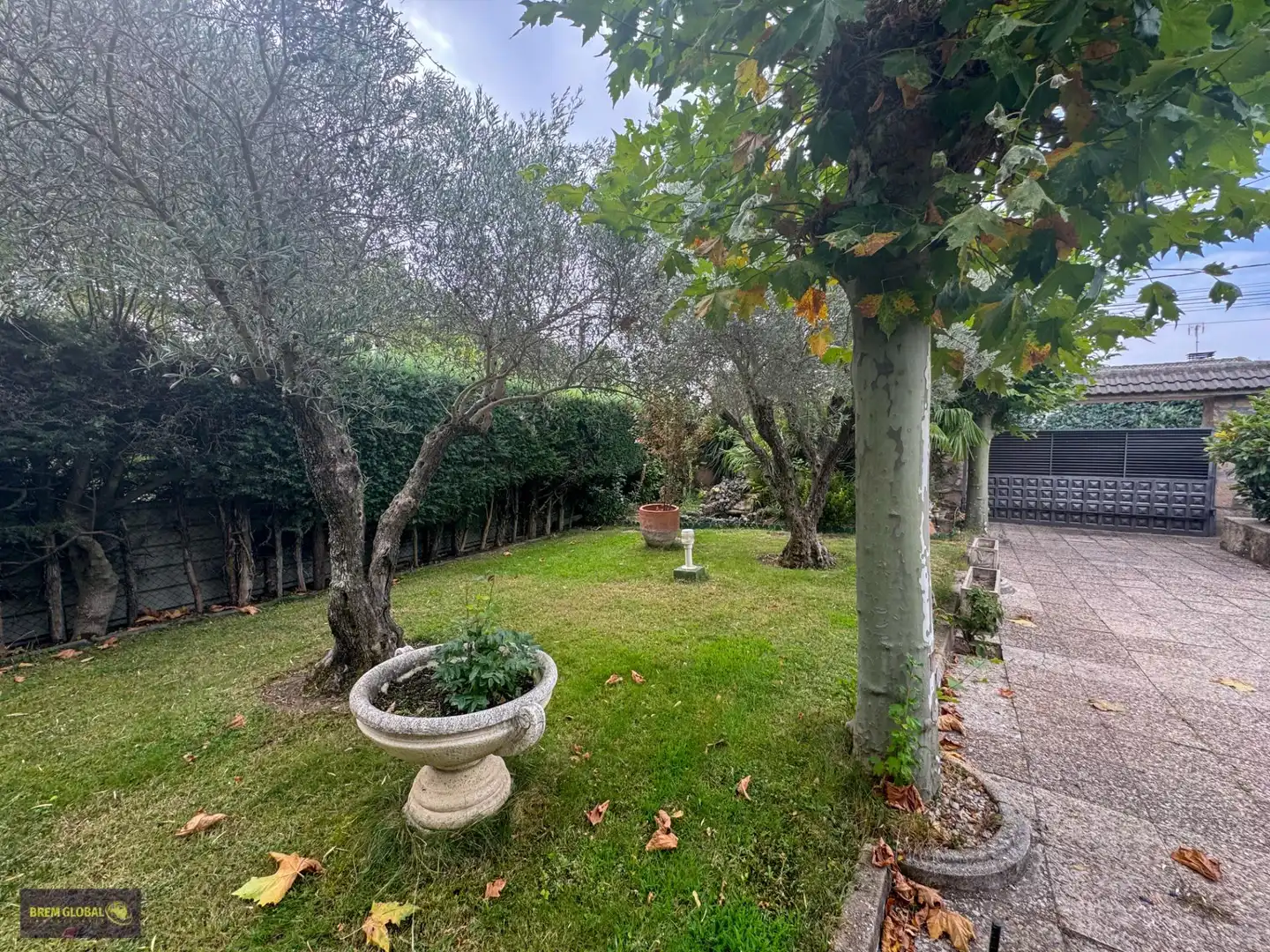 Jardí de Casa o xalet en venda en Cabanillas de la Sierra amb Jardí privat, Traster i Piscina