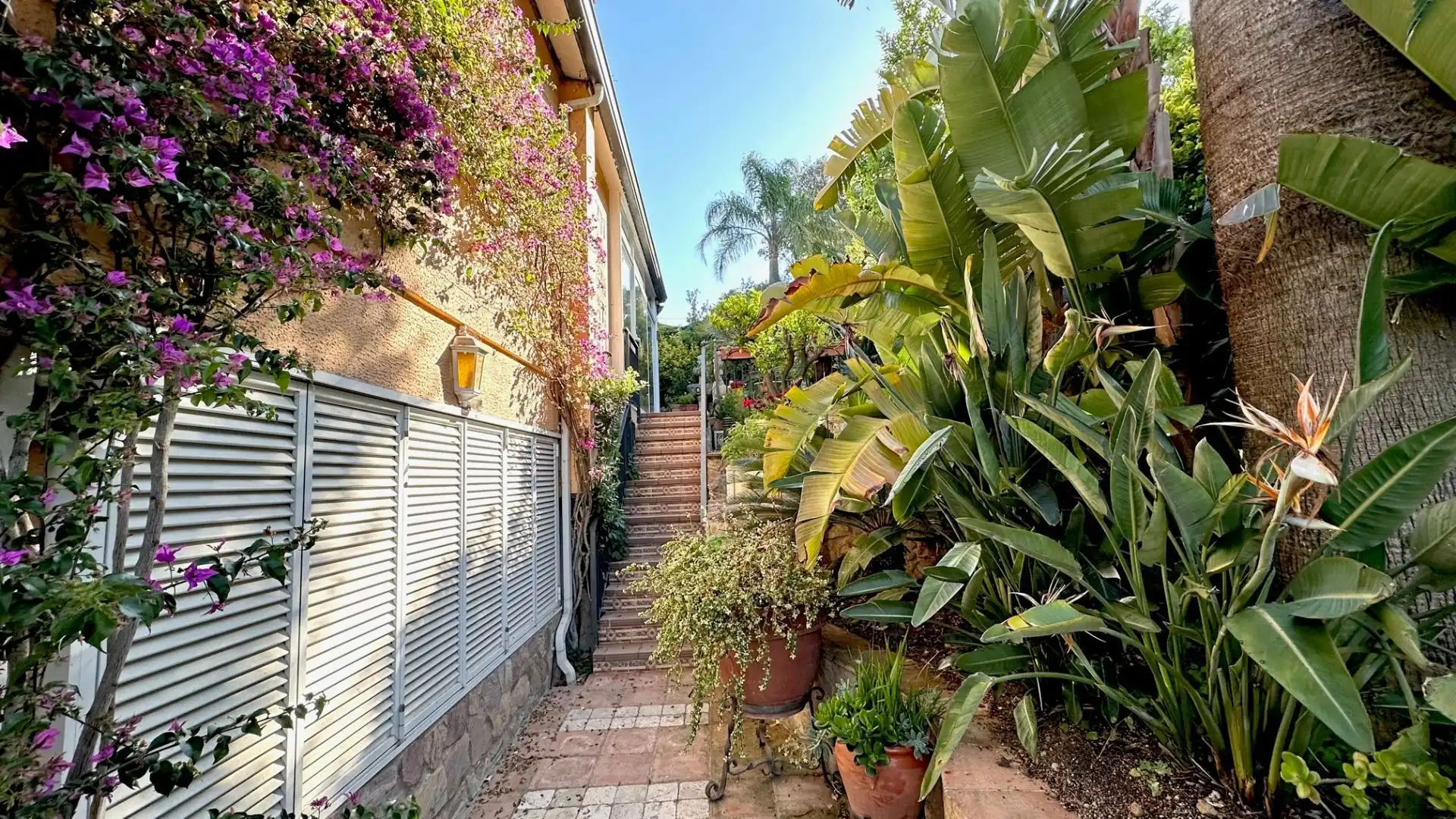 Vista exterior de Casa o xalet en venda en Lloret de Mar amb Aire condicionat, Jardí privat i Terrassa