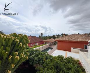 Vista exterior de Casa adosada en venda en La Nucia amb Aire condicionat, Calefacció i Jardí privat