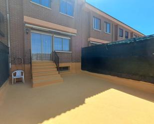 Terrassa de Casa adosada en venda en  Logroño amb Calefacció, Jardí privat i Terrassa