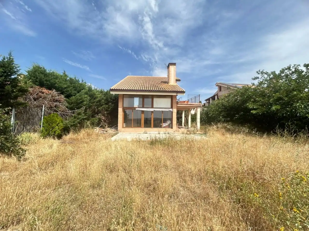 Haus oder Chalet zum Verkauf in Layos mit Heizung, Privatgarten und Terrasse