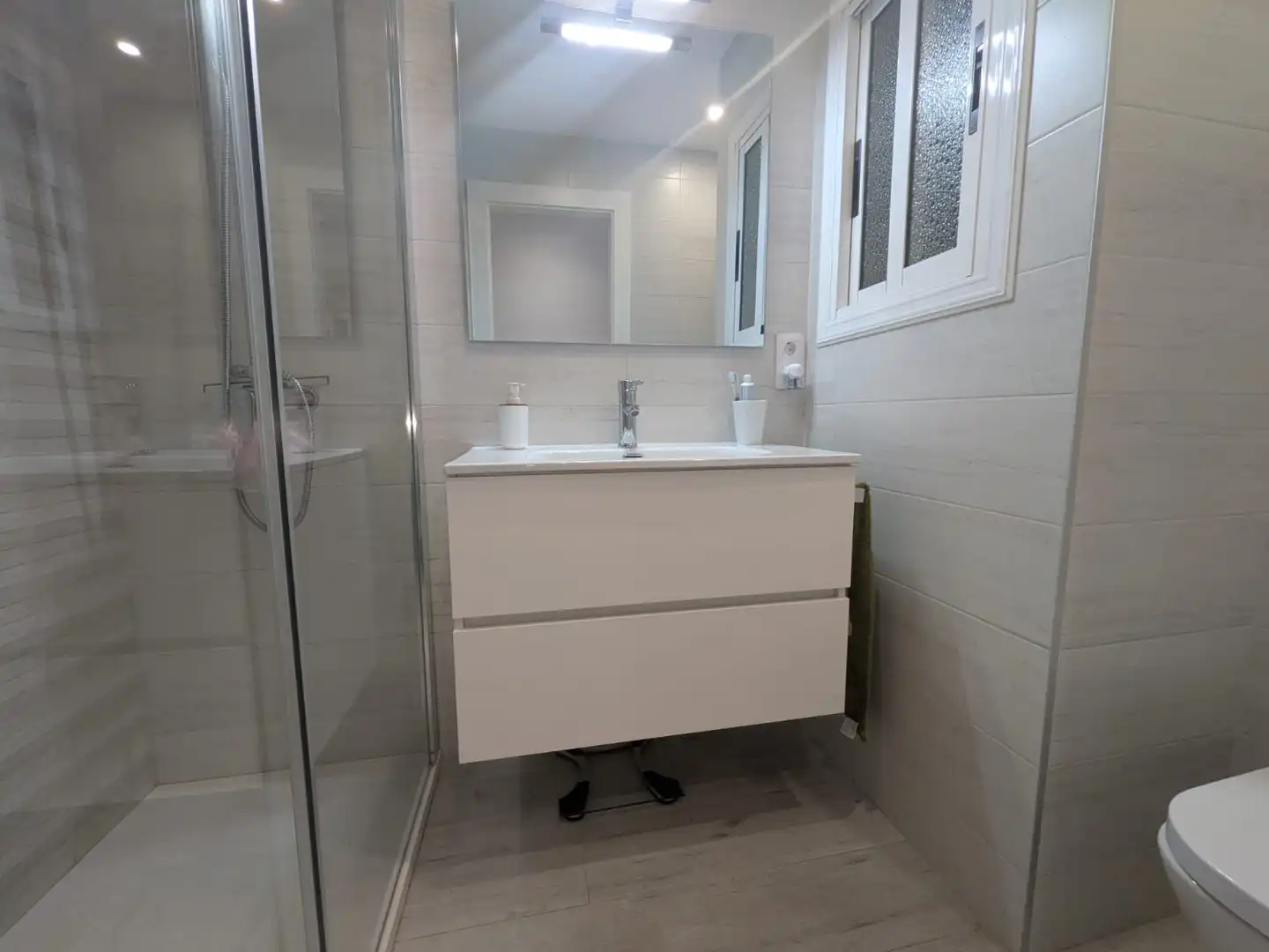 Bathroom of Flat for sale in Sant Joan Despí  with Air Conditioner, Heating and Parquet flooring