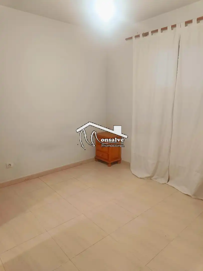 Habitación de Casa adosada en venta en Camarenilla con Calefacción