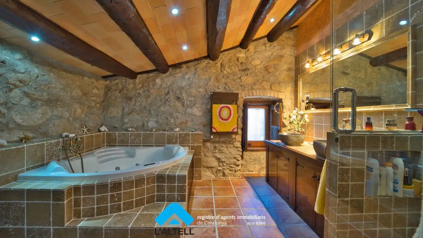 Baño de Finca rústica en venta en L'Ametlla del Vallès con Aire acondicionado, Calefacción y Jardín privado