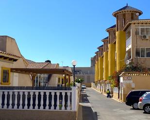 Vista exterior de Apartament en venda en Orihuela amb Aire condicionat i Piscina