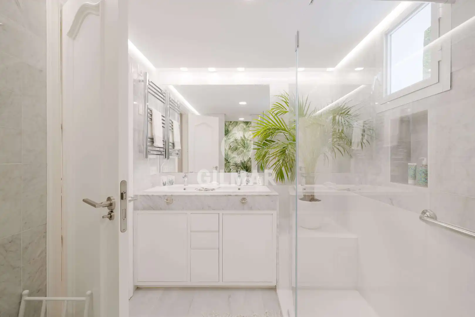 Badezimmer von Maisonette zum Verkauf in Estepona mit Heizung, Abstellraum und Balkon