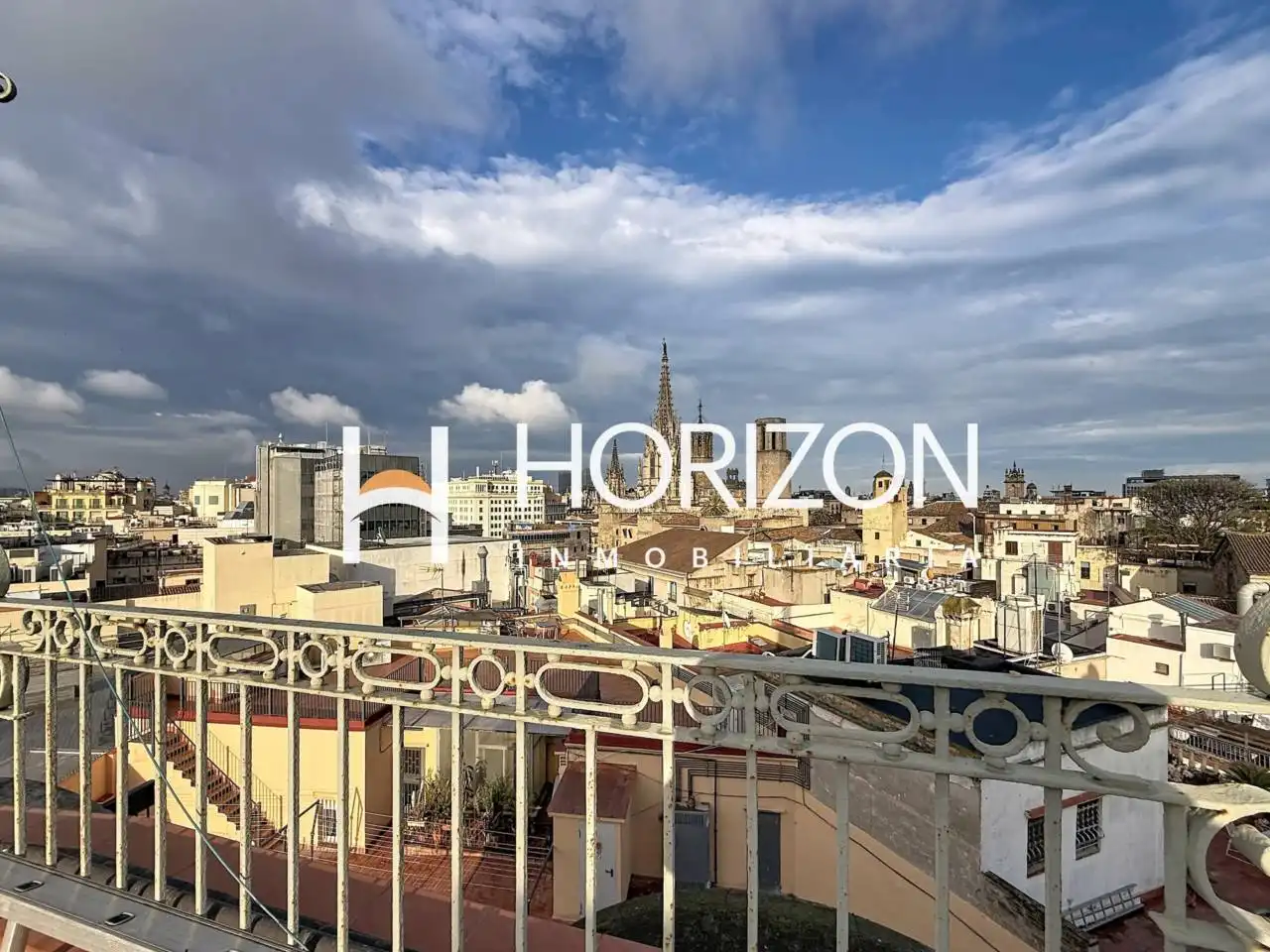 Exterior view of Flat for sale in Barcelona  with Terrace, Storage room and Balcony