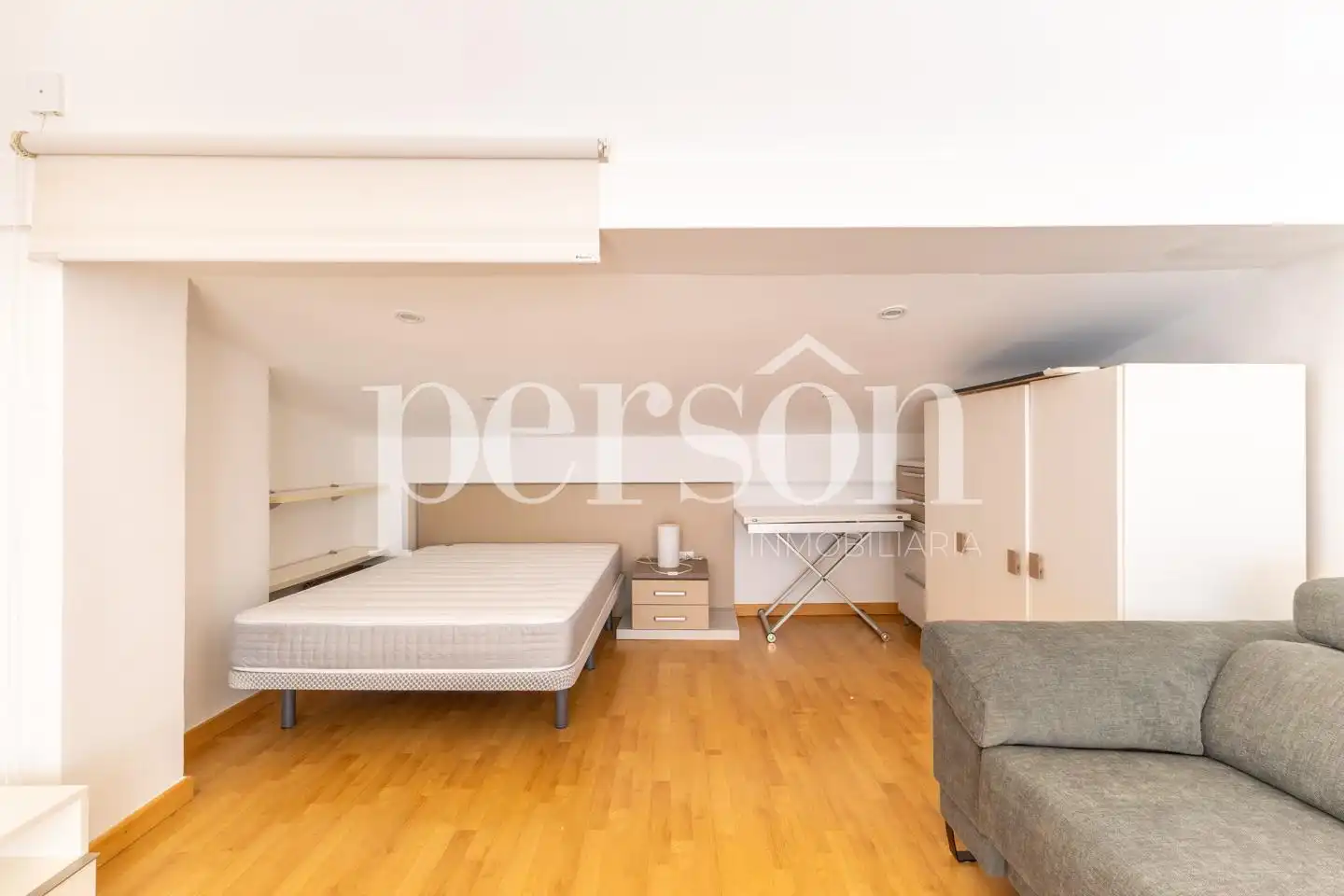 Study for rent in Valencia  with Air Conditioner, Parquet flooring and Terrace