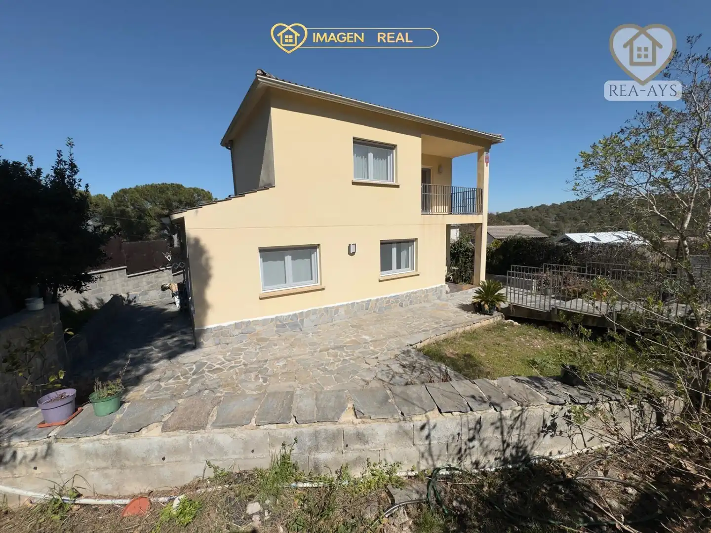 Vista exterior de Casa o xalet en venda en Mediona amb Calefacció, Jardí privat i Terrassa