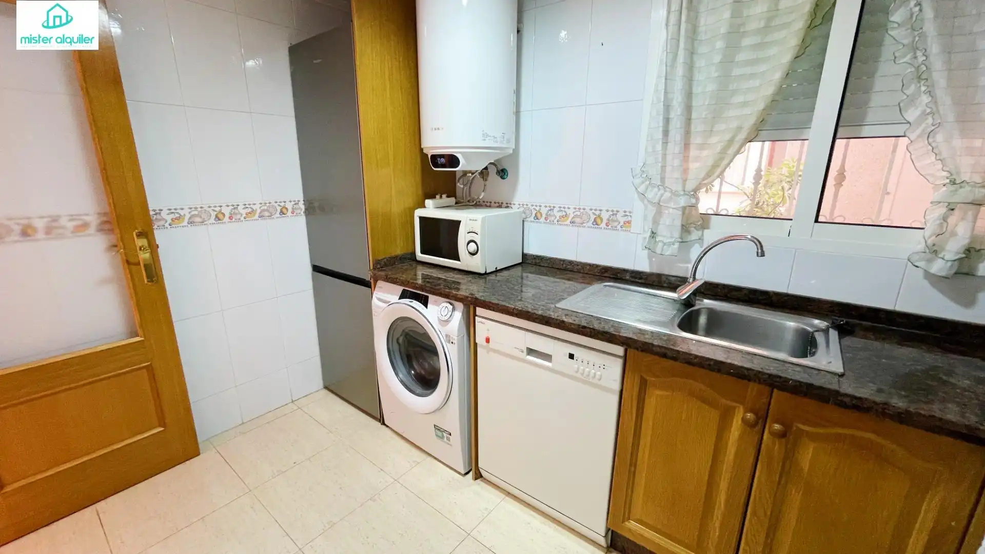 Cuina de Apartament de lloguer en El Campello amb Aire condicionat, Calefacció i Terrassa