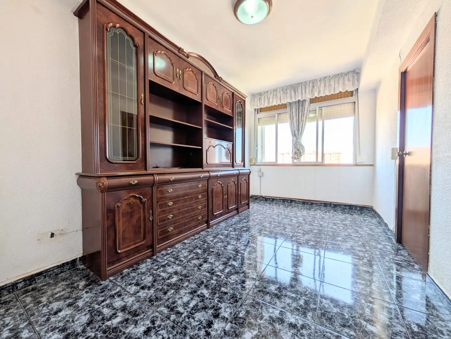 Living room of Flat for sale in Cornellà de Llobregat  with Furnished and Alarm