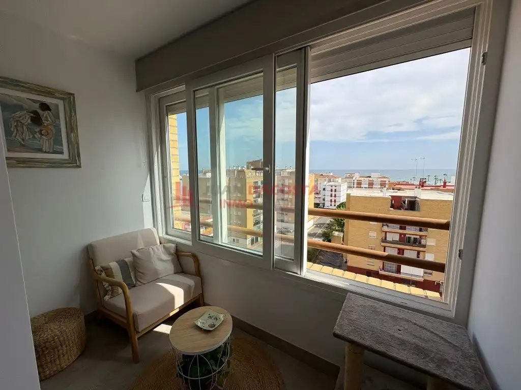 Appartement compact avec ascenseur à louer à Avenida Antilla De La