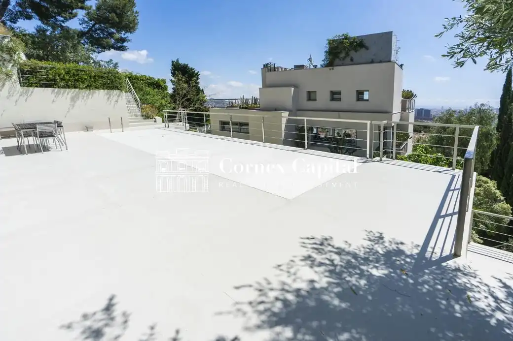 Vista exterior de Casa o xalet en venda en Barcelona amb Aire condicionat, Calefacció i Jardí privat