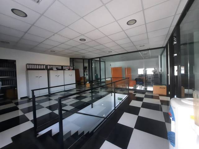 Nave industrial en Alquiler en Carrer de Montanejos, 5 en Ensanche - Parque Santa Rosa