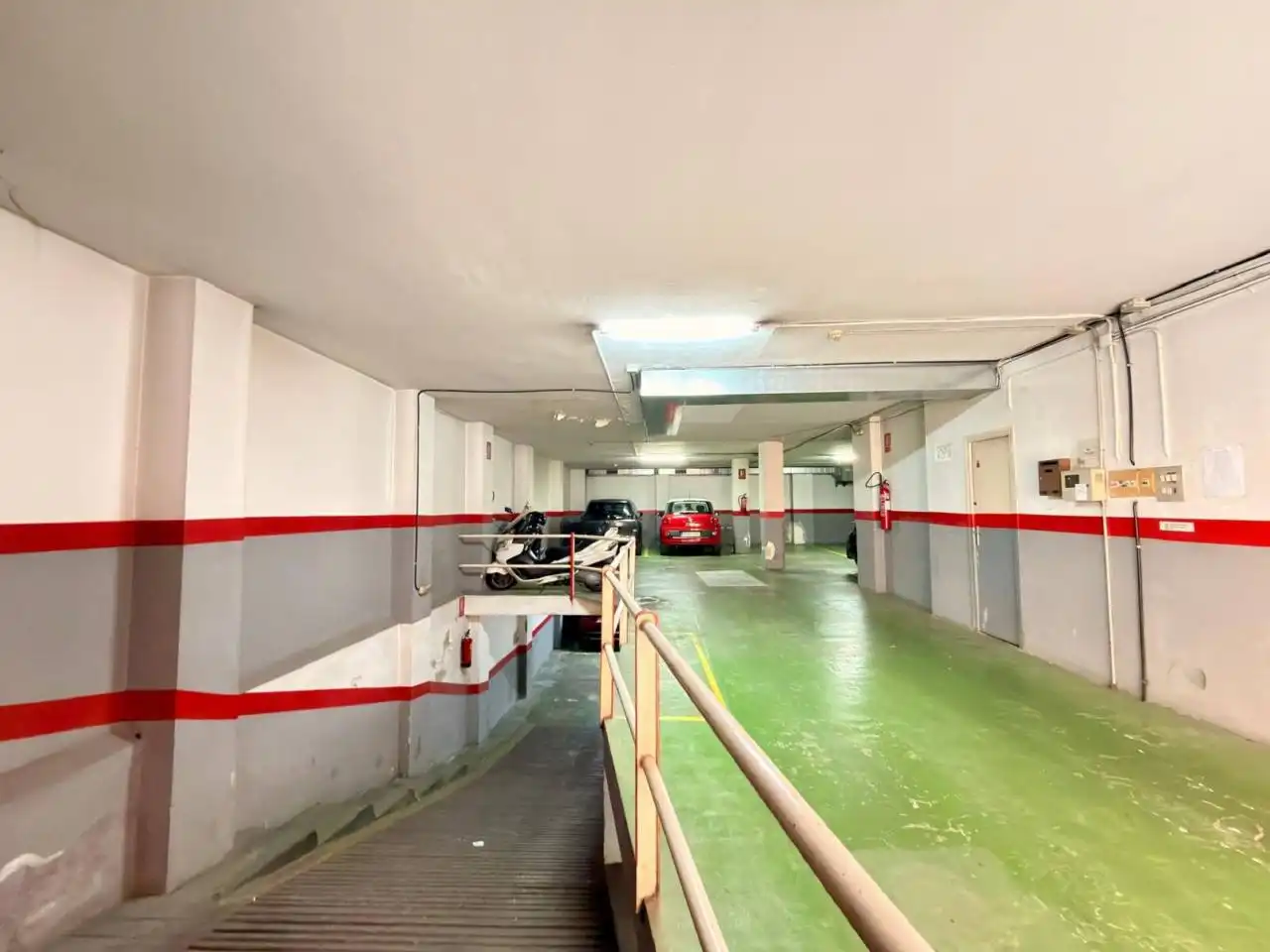 Aparcament de Local en venda en Collblanc - La Torrassa