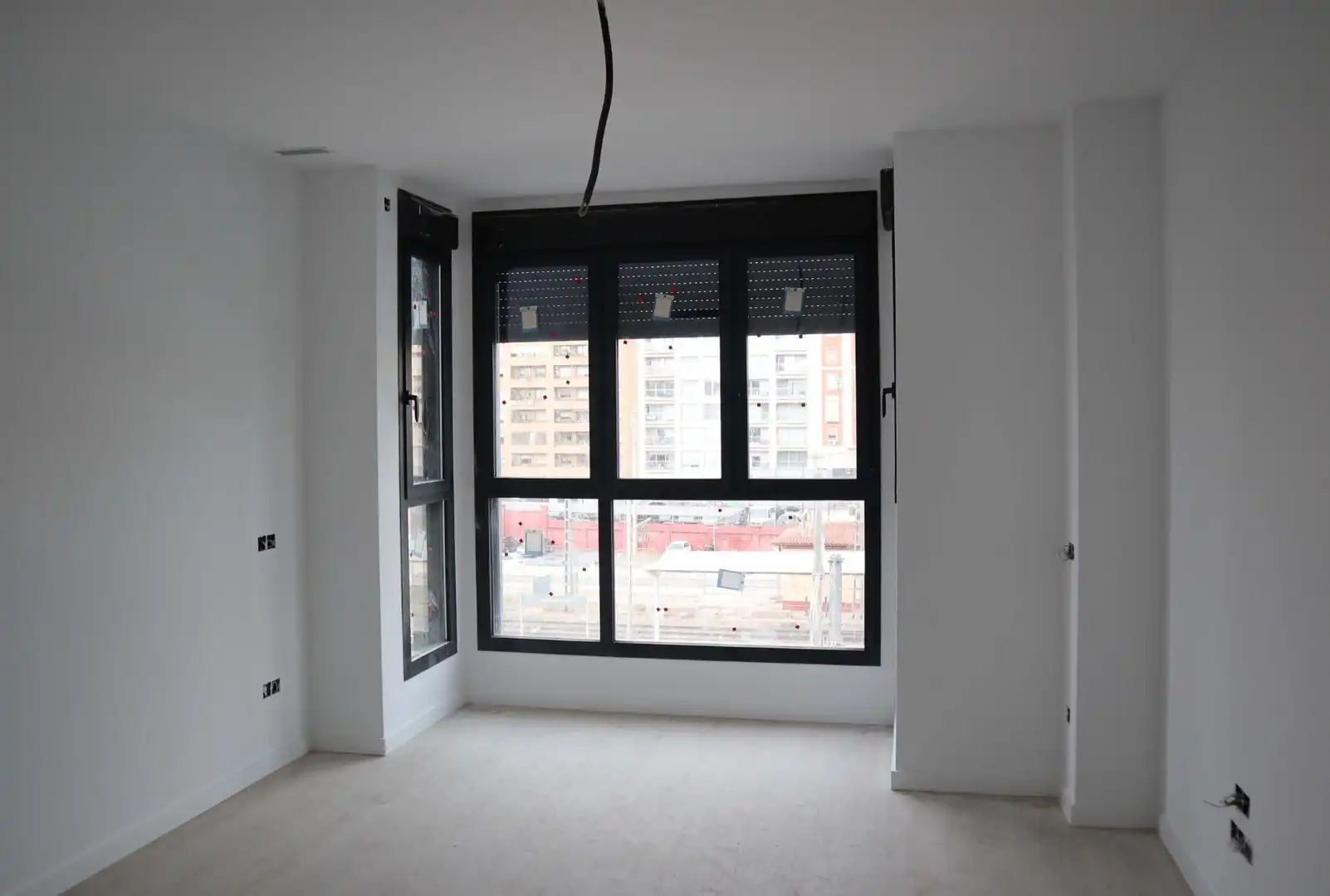 Schlafzimmer von Wohnungen zur Miete in Valencia mit Klimaanlage, Abstellraum und Balkon