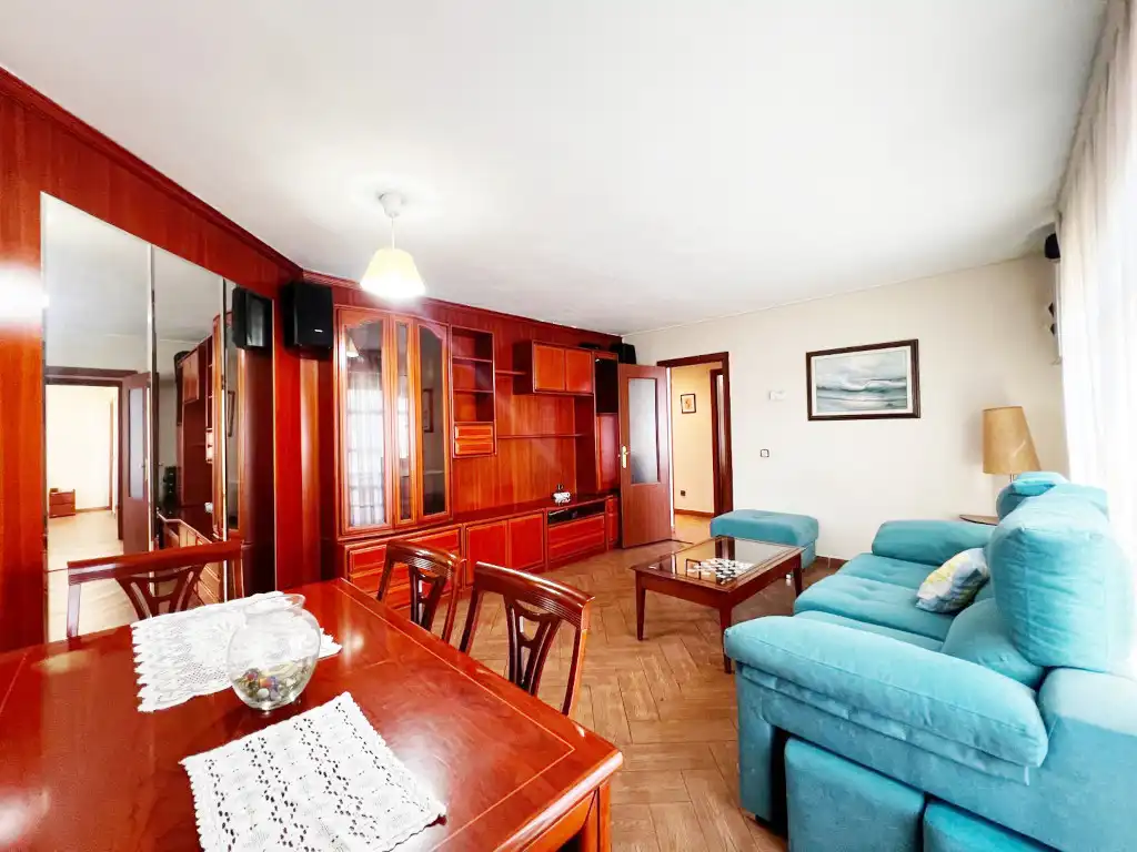Sala d'estar de Pis en venda en Ensanche