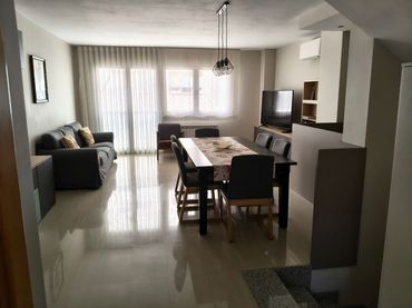 Casa aparellada amb jardí en venda a Pirineus 15