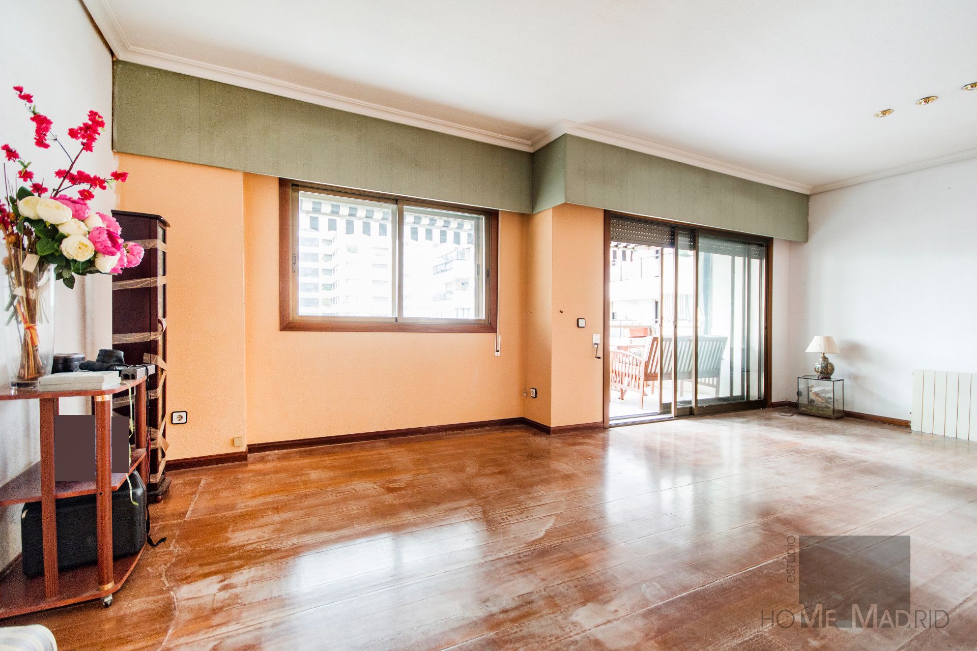 Living room of Flat for sale in  Madrid Capital  with Air Conditioner, Heating and Parquet flooring