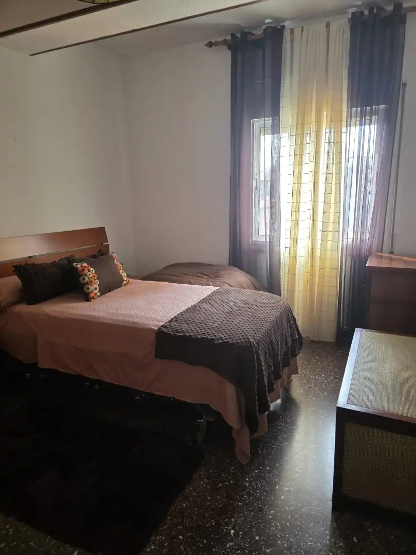 Schlafzimmer von Wohnung zum Verkauf in L'Hospitalet de Llobregat mit Ofen und Balkon