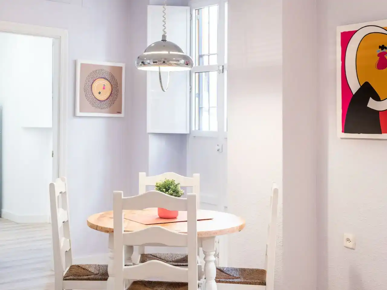 Menjador de Apartament de lloguer en  Sevilla Capital amb Aire condicionat i Balcó