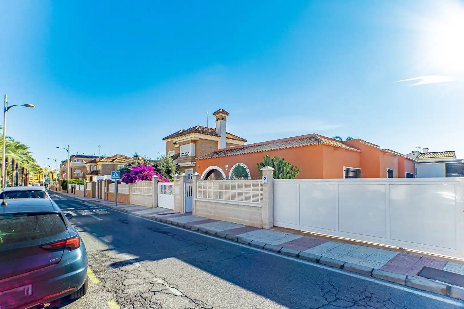 Vista exterior de Casa o chalet en venta en Roquetas de Mar con Aire acondicionado, Calefacción y Jardín privado