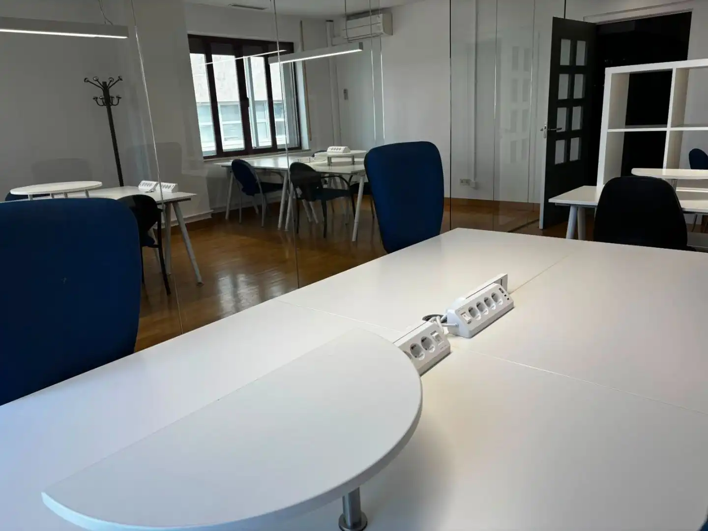 Büro zur Miete in Madrid mit Klimaanlage, Heizung und Möbliert