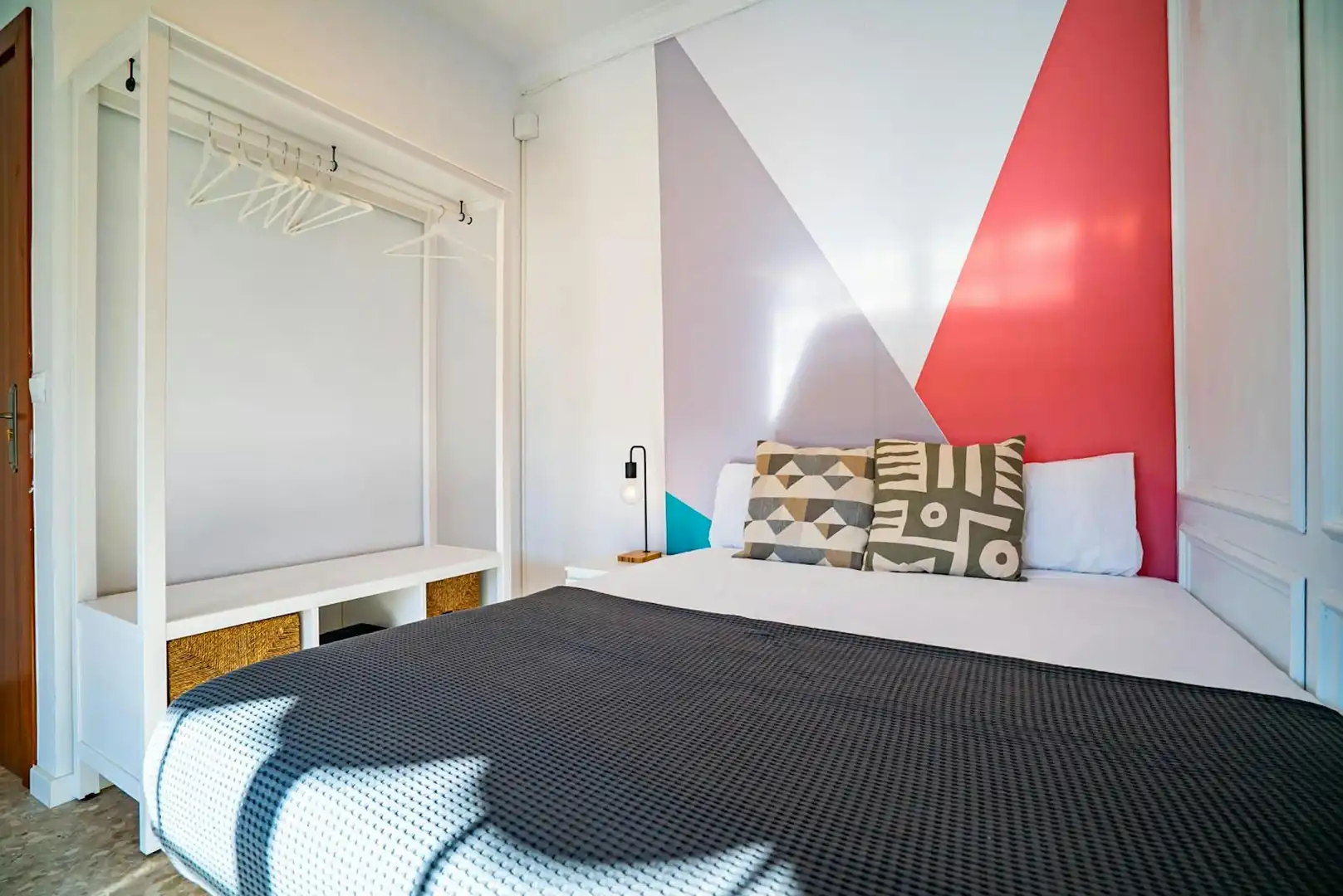 Bedroom of Flat for share in L'Hospitalet de Llobregat  with Washing machine