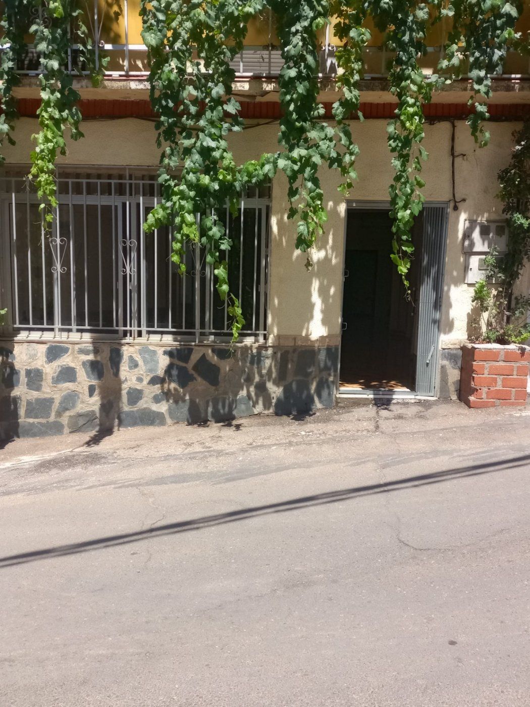 Vista exterior de Local de lloguer en Cañamero