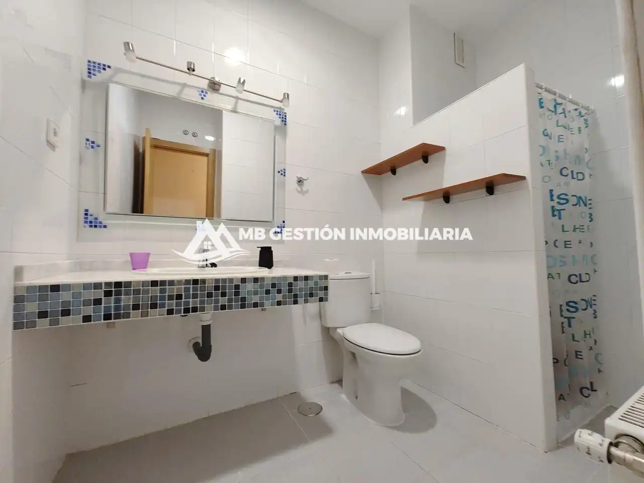 Baño de Planta baja en venta en Fuenlabrada con Calefacción, Trastero y Piscina
