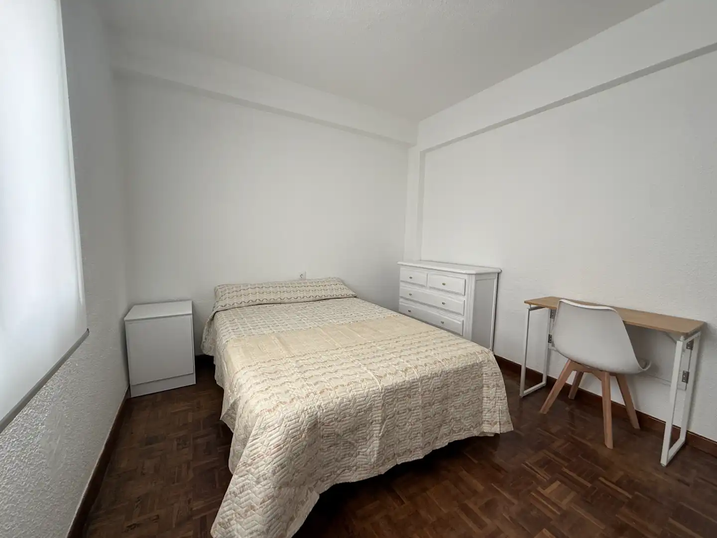 Schlafzimmer von Wohnung zur untervermieten in Córdoba mit Klimaanlage, Heizung und Möbliert